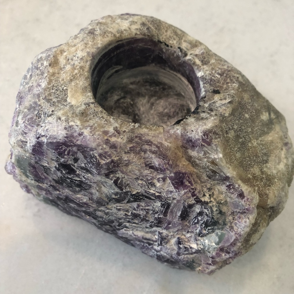 🪷 Natural Ruff Amethyst Candle Holder - Picture 3 of 4